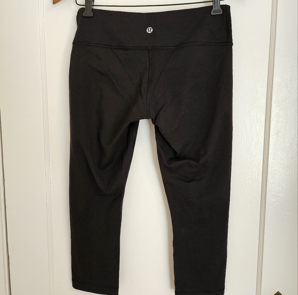 💜 Lululemon sz6 Wunder Under Crop 21" in black - Picture 4 of 10